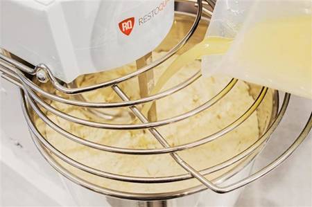 Spiral dough mixer PINA10 | with fixed hook and bowl | 7 liters | 230V