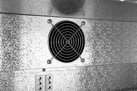 Lodówka barowa z potrójnymi drzwiami suwanymi, Arktic, 308 l, czarna HENDI 235836