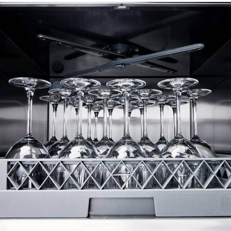 Zmywarko-wyparzarka z podstawą, uniwersalna, z dozownikiem płynu myjącego, 3.4/4.9 kW, 230/400 V Stalgast 801502