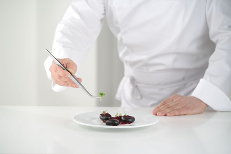 Pęseta zakrzywiona dł. 240 mm HENDI 680063