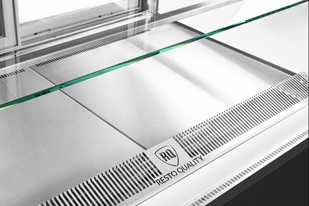 Witryna cukiernicza chłodnicza Dolce Visione Premium Breve 1300 | wnętrze ze stali nierdzewnej | wersja obniżona | 1300x670x1110+/-10 mm | RESTO QUALITY DOLCE VISIONE BREVE 1300 W4