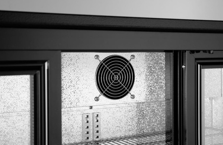 Lodówka barowa z potrójnymi drzwiami suwanymi, Arktic, 308 l, czarna HENDI 235836