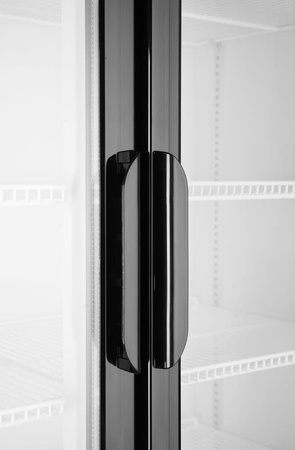 Lodówka barowa z podświetlanym panelem Arktic – 512 l, czarna HENDI 233795