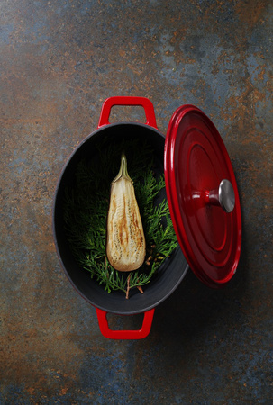 Garnek żeliwny emaliowany, HENDI, 4L, czerwony, 363x222x(H)110mm  | 626849