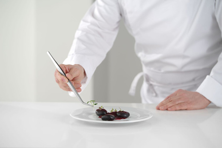 Pęseta zakrzywiona dł. 240 mm HENDI 680063