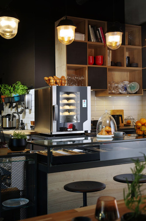 Piec konwekcyjno - parowy Evolution 5x GN 2/3 elektryczny, z bezpośrednim natryskiem, ekranem dotykowym - HENDI kod EKF523NTUD