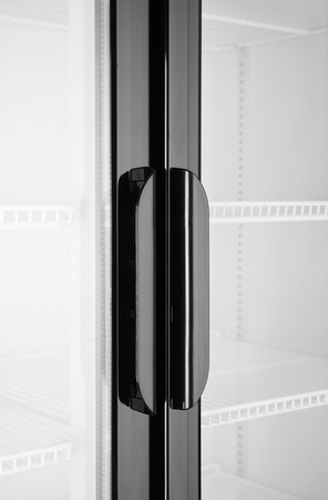 Lodówka barowa z podświetlanym panelem Arktic – 512 l, czarna HENDI 233795